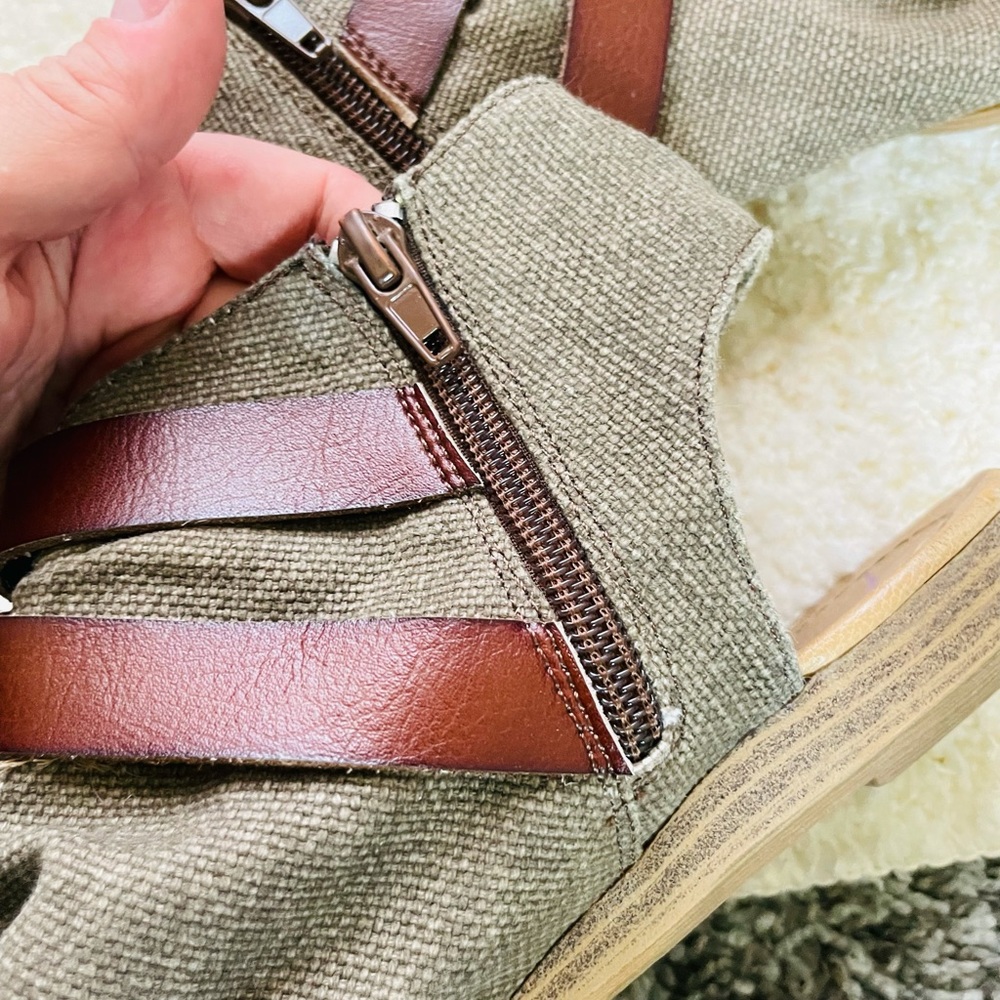 Blowfish | Malibu Canvas Sandals | size 8.5 - Picture 2 of 9